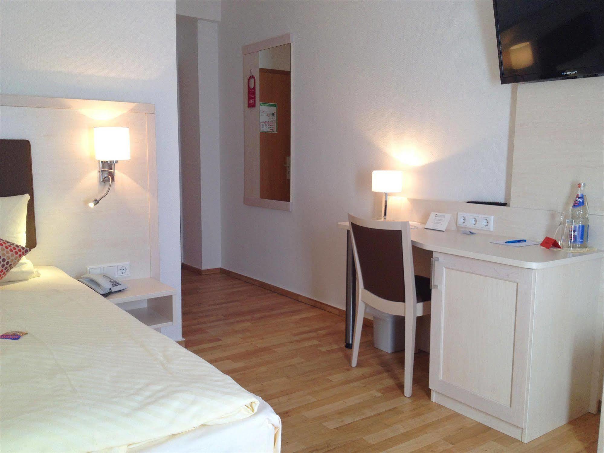 Hotel Am Quellberg Реклингхаузен Екстериор снимка